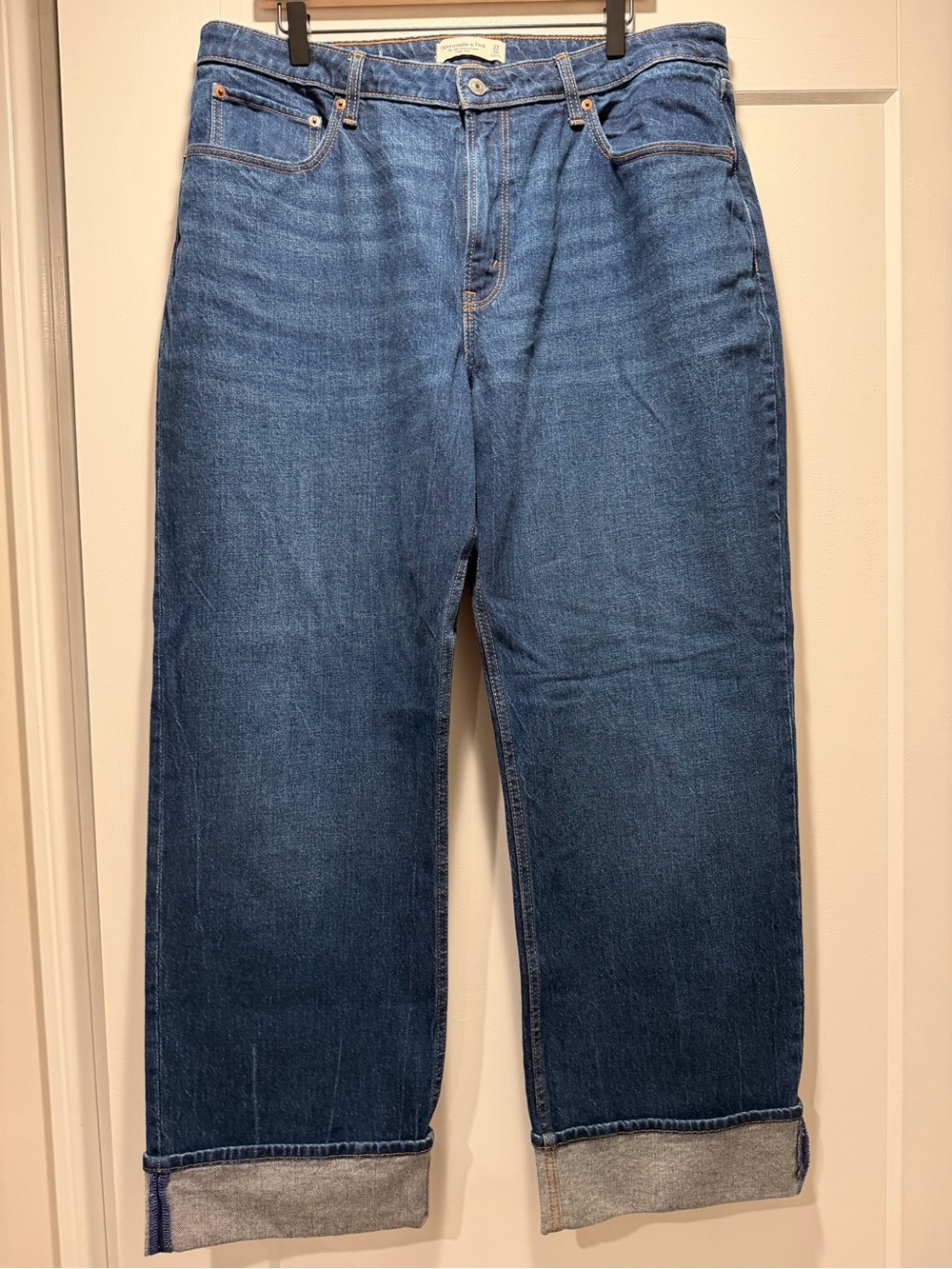 Abercrombie & Fitch Women's 90s Dark Blue Relaxed fit Jeans with Cuffed Hem